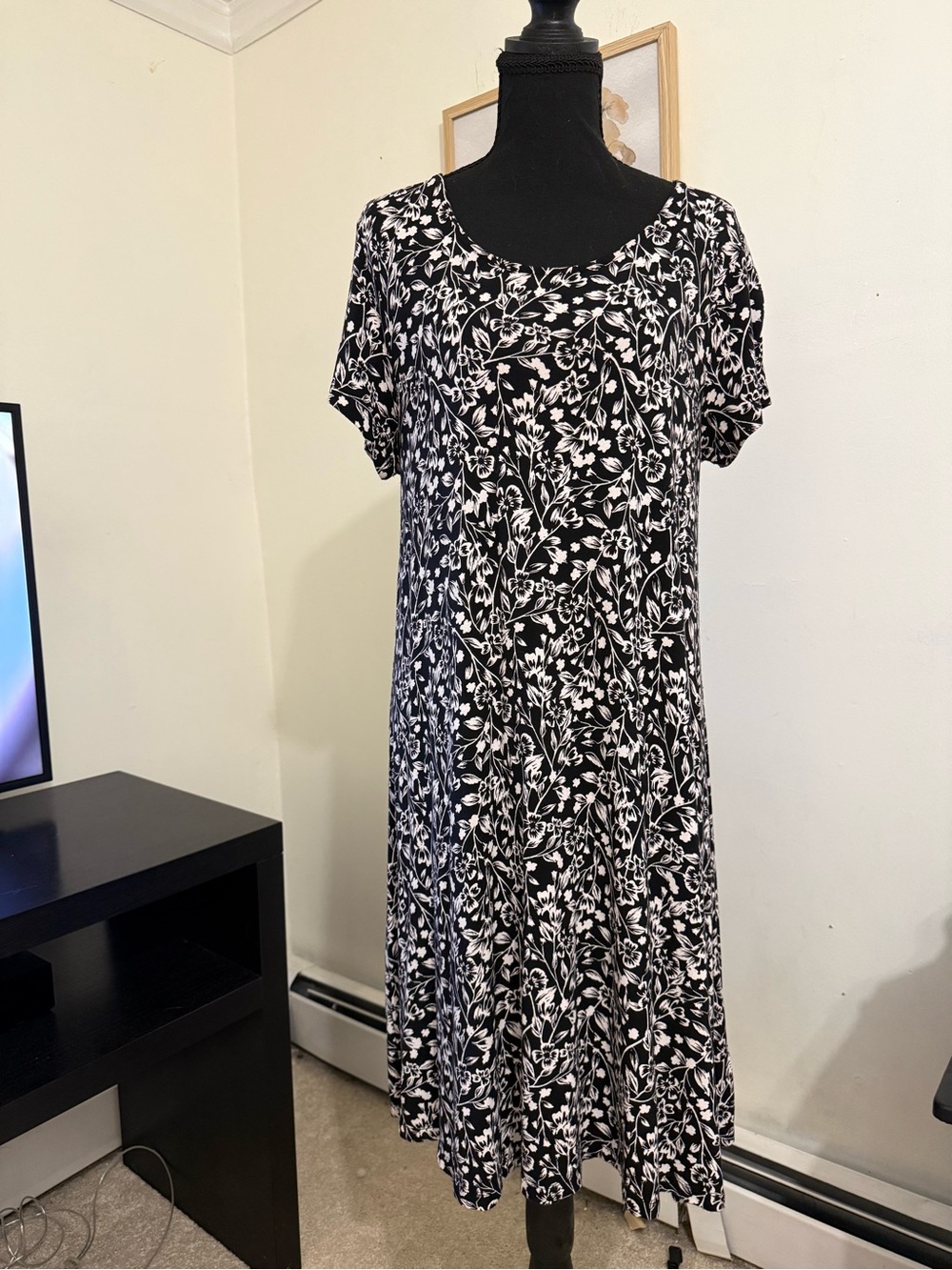 Old Navy L Black White Floral Stretch Swing Dress 38”